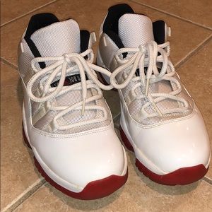 Air Jordan Retro 11 Low Men’s size 9